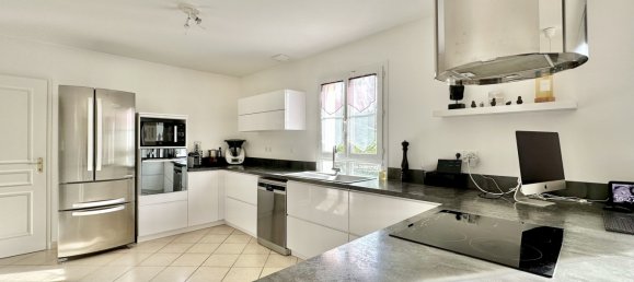 4 bedrooms House in Senlis, France No. 71351 3