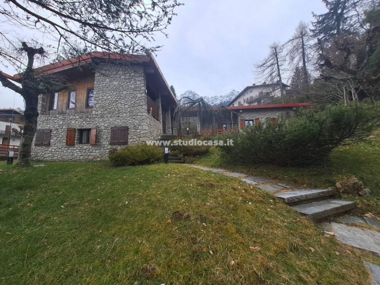 6 bedrooms Villa in Oltre il Colle, Italy No. 279148