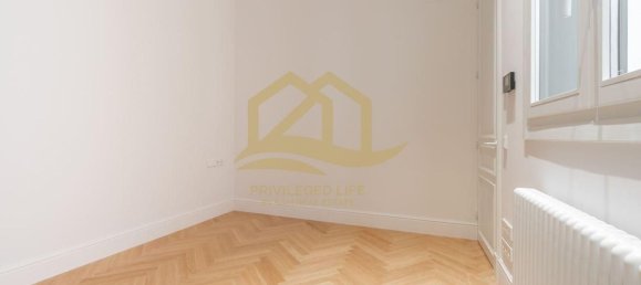 2 bedrooms Apartment in Ciutat Vella, Spain No. 33992 15