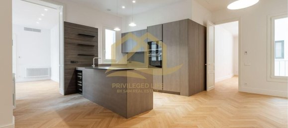 2 bedrooms Apartment in Ciutat Vella, Spain No. 33992 4