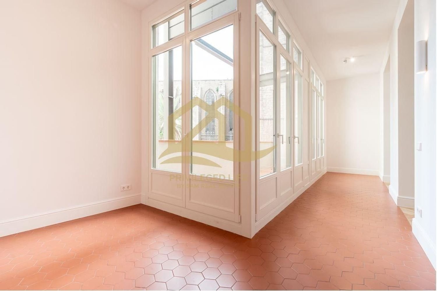 2 bedrooms Apartment in Ciutat Vella, Spain No. 33992