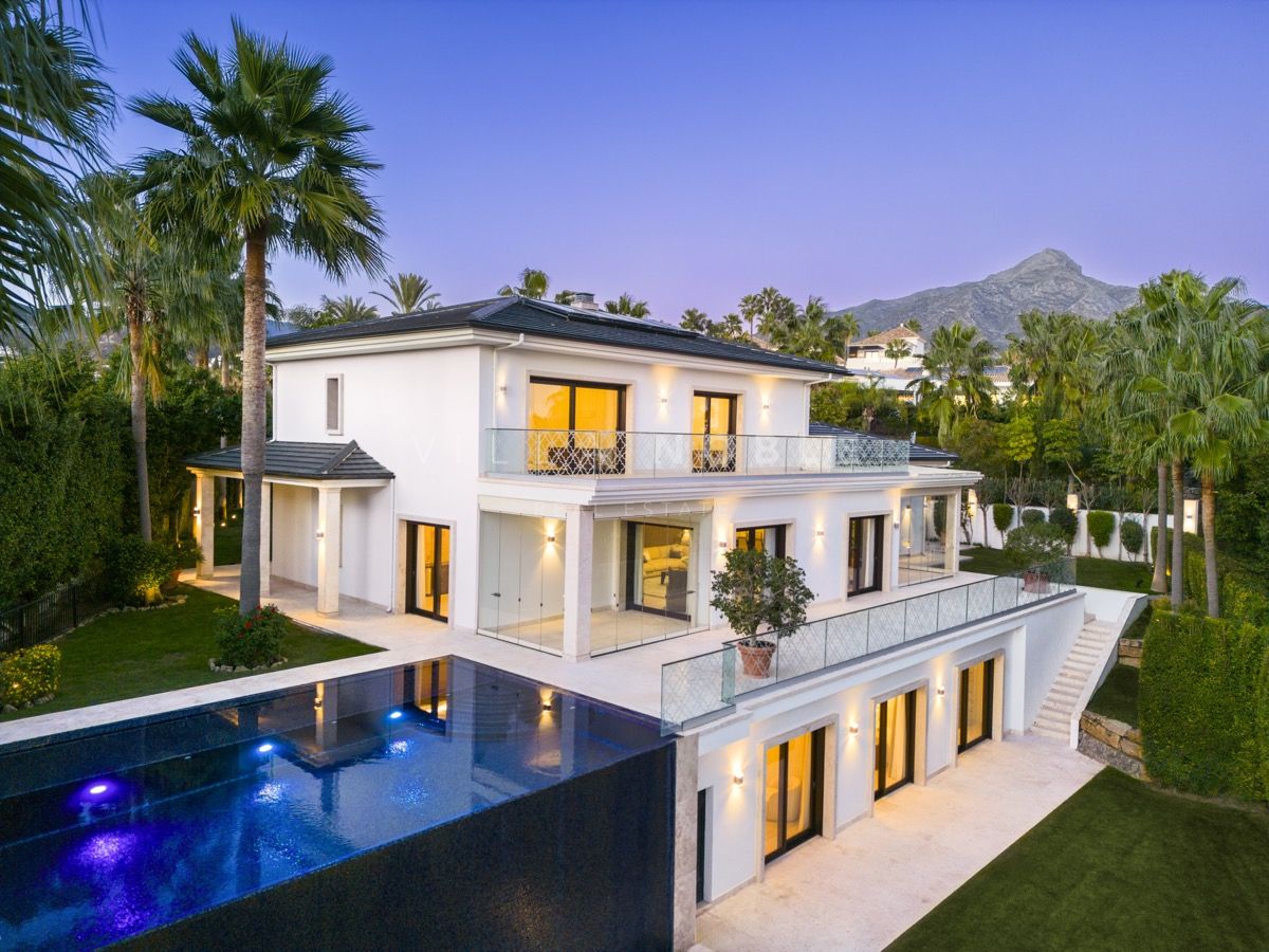 Villa de 5 dormitorios en Marbella, Spain No. 111165