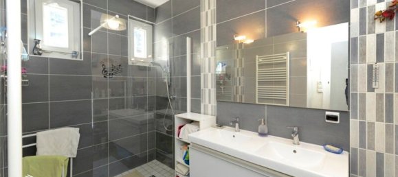 3 bedrooms House in Angouleme, France No. 335197 7