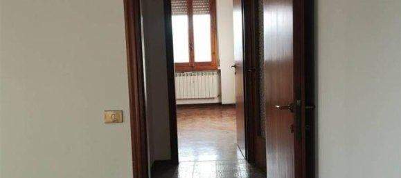 4 rooms Apartment in San Giovanni Valdarno, Italy No. 30522 33