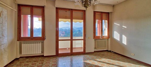 4 rooms Apartment in San Giovanni Valdarno, Italy No. 30522 3