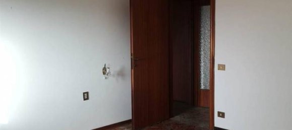 4 rooms Apartment in San Giovanni Valdarno, Italy No. 30522 30