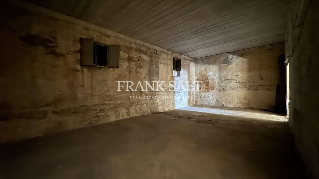  عقار تجاري في Luqa, Malta 410متر مربع رقم 13301