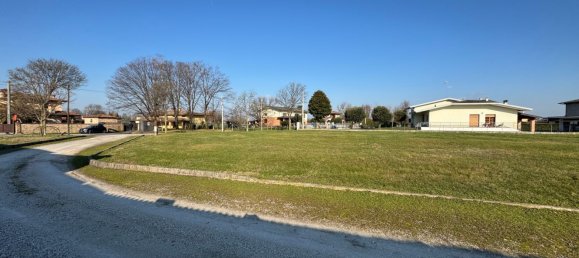 695m² Land in Pordenone, Italy No. 144321 9
