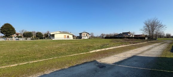 695m² Land in Pordenone, Italy No. 144321 4
