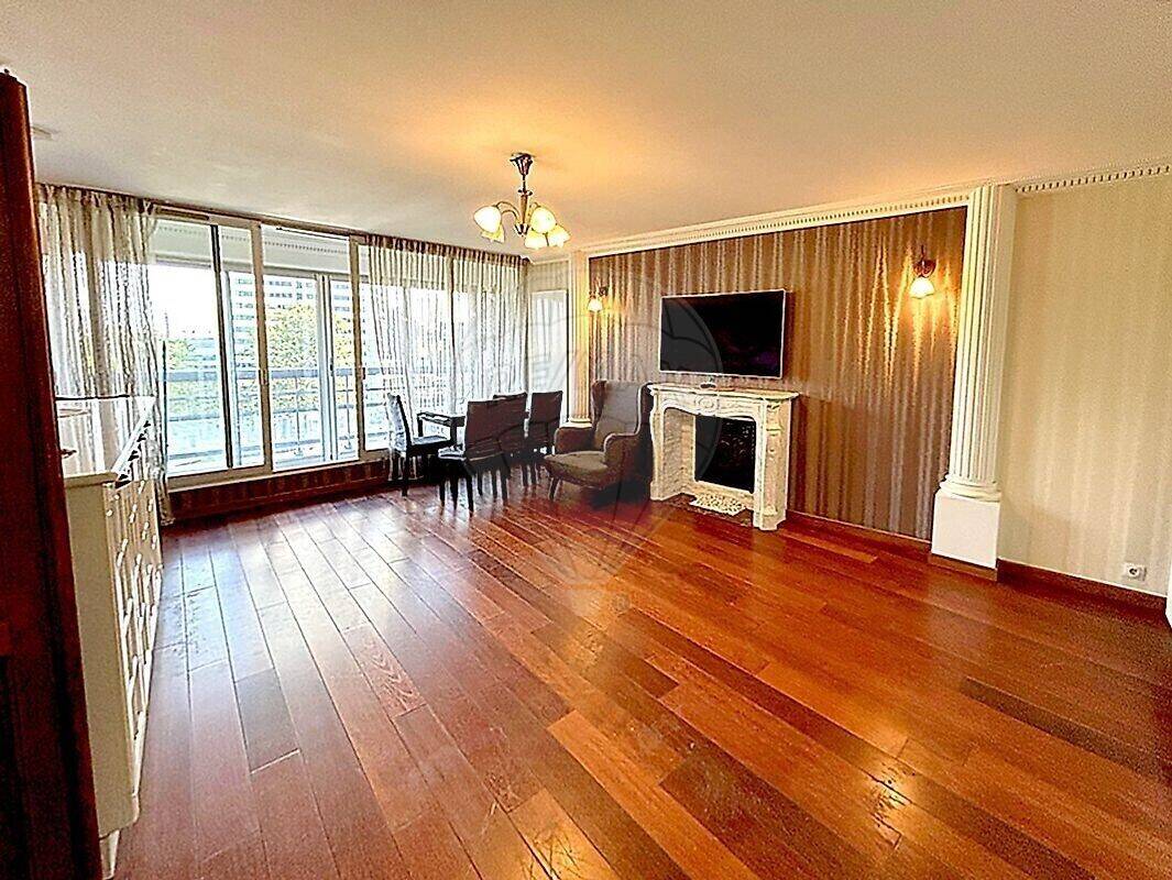 3 Schlafzimmer Wohnung in Courbevoie, France, Nr. 137990