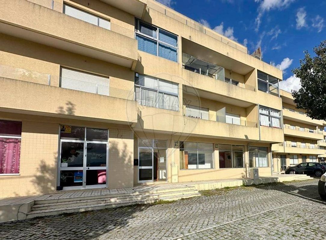  عقار تجاري في Vila Nova de Famalicao, Portugal 119متر مربع رقم 33152