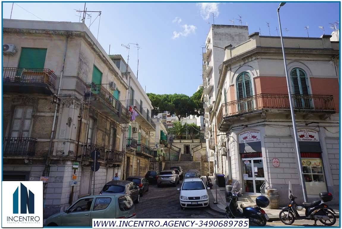 4 bedrooms Apartment in Messina, Italy No. 321944