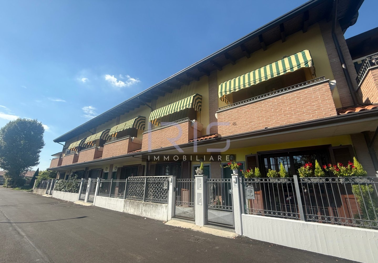 4 غرف نوم فيلا في Cesano Maderno, Italy رقم 377357