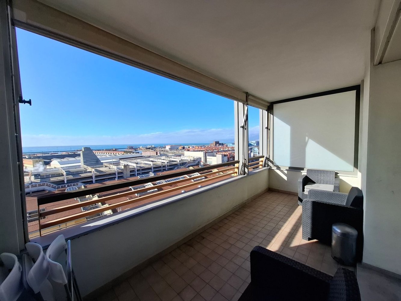 5غرفة شقة في Genoa, Italy رقم 136987