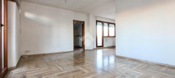 5 rooms Penthouse in Udine, Italy No. 150999 8