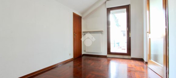 5 rooms Penthouse in Udine, Italy No. 150999 10
