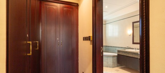 4 bedrooms Villa in Palm Jumeirah, UAE No. 42403 16