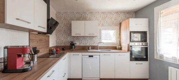 Дом с 5 комнатами в Куинси-Вуазен, Франция № 182722 4