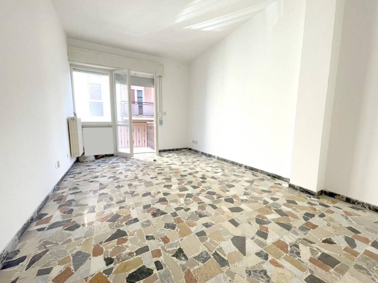 3 rooms Apartment in Rimini, Italy No. 113004