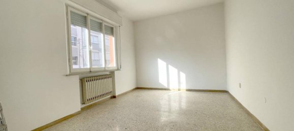 3 rooms Apartment in Rimini, Italy No. 113004 10