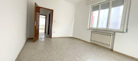 3 rooms Apartment in Rimini, Italy No. 113004 11
