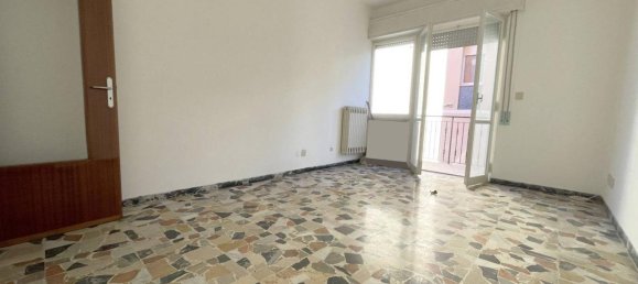 3 rooms Apartment in Rimini, Italy No. 113004 3