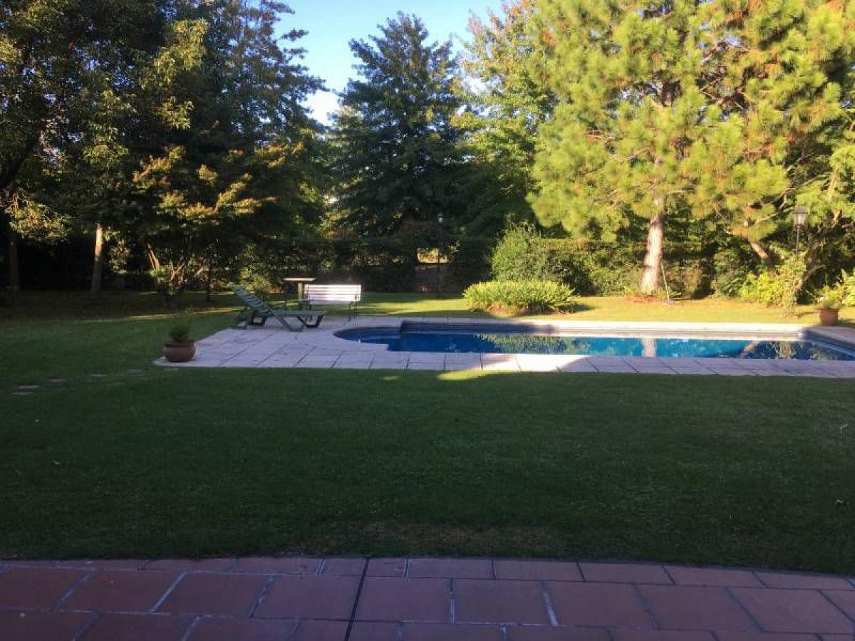 3 bedrooms House in Berazategui, Argentina No. 78105