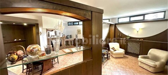 3 غرف نوم فيلا في Azzate, Italy رقم 83114 23