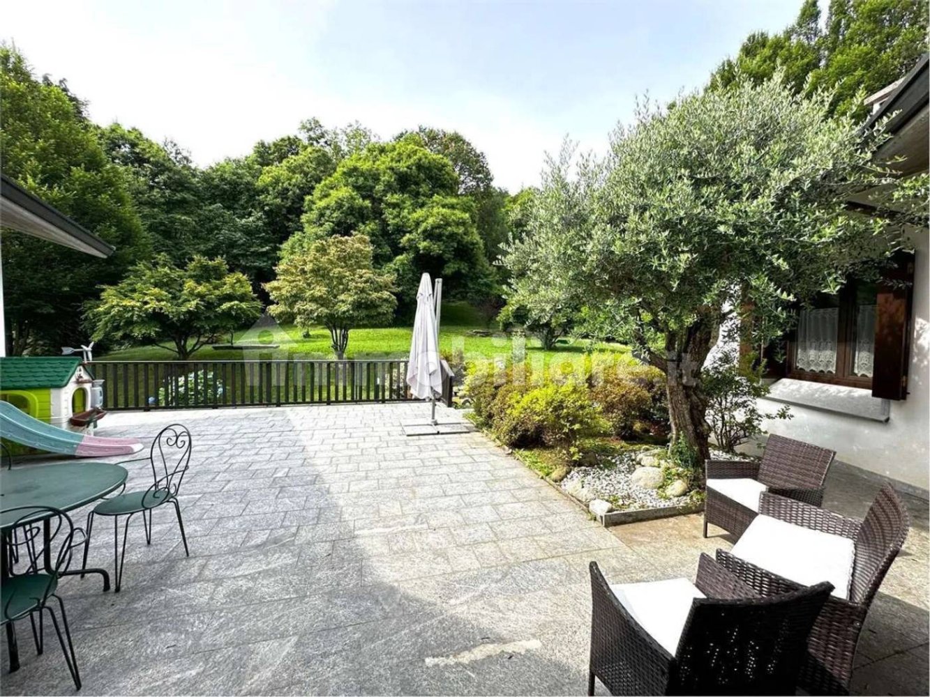 3 غرف نوم فيلا في Azzate, Italy رقم 83114