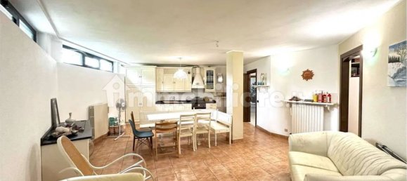 3 غرف نوم فيلا في Azzate, Italy رقم 83114 24