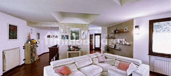 3 غرف نوم فيلا في Azzate, Italy رقم 83114 16