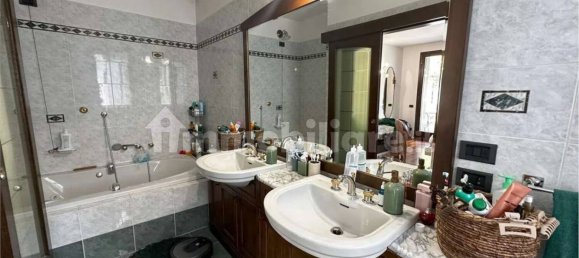 3 غرف نوم فيلا في Azzate, Italy رقم 83114 30