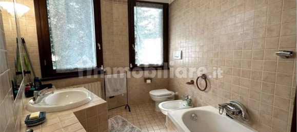 3 غرف نوم فيلا في Azzate, Italy رقم 83114 31