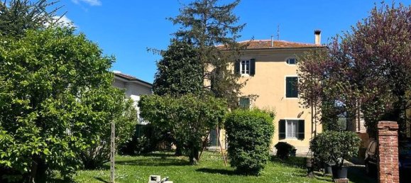 4 bedrooms Villa in Capannori, Italy No. 184611 2