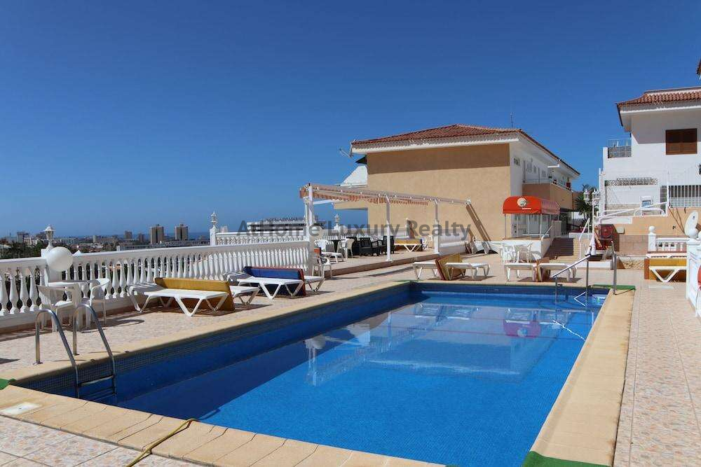 Apartamento de 2 dormitorios en Adeje, Spain No. 27110