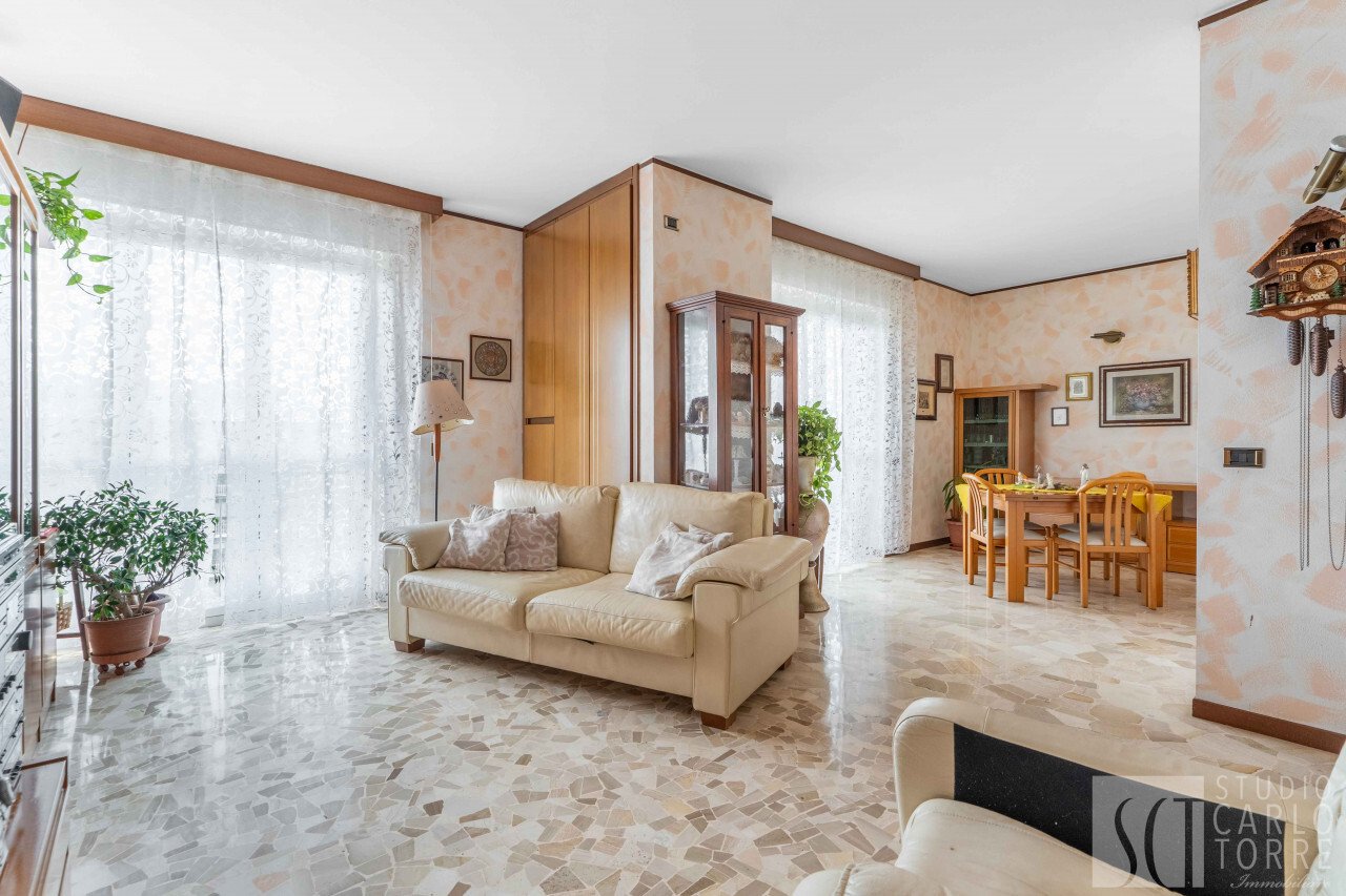 3 bedrooms Apartment in Milan, Italy No. 371591