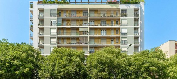 3 bedrooms Apartment in Milan, Italy No. 371591 2