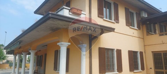 5 bedrooms House in Bagnolo Mella, Italy No. 365350 4