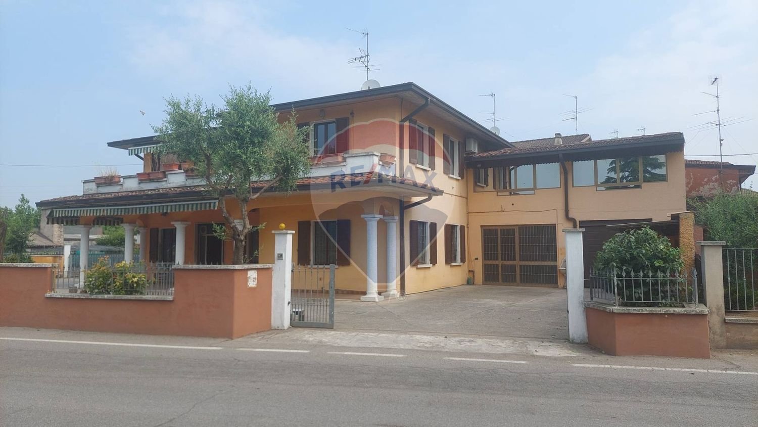 5 bedrooms House in Bagnolo Mella, Italy No. 365350