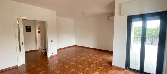 Apartamento de 4 habitaciónes en Anzio, Italy No. 178143 2