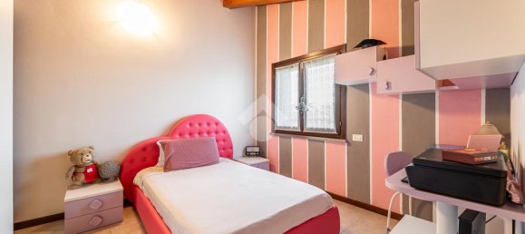 3 bedrooms Villa in Bibbiano, Italy No. 273385 32