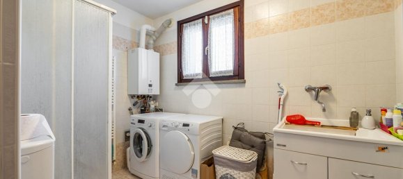 3 bedrooms Villa in Bibbiano, Italy No. 273385 2