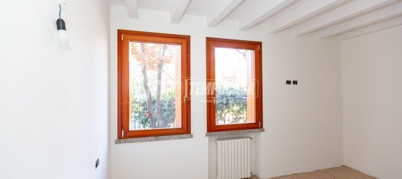 12 rooms Building in Brescia, Italy No. 2295 6