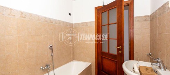 12 rooms Building in Brescia, Italy No. 2295 10