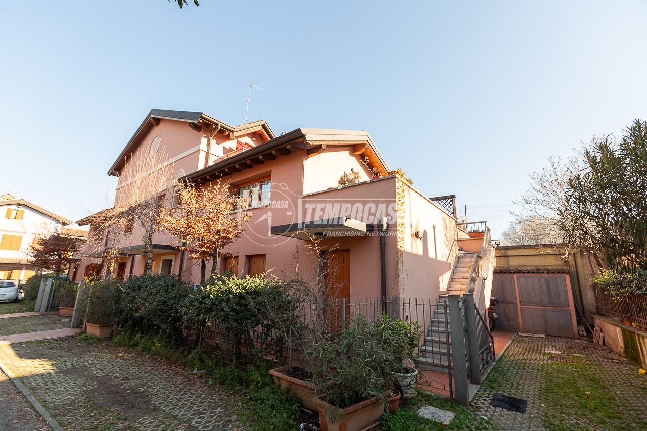 12غرفة بناية في Brescia, Italy رقم 2295