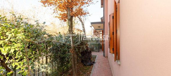 12 rooms Building in Brescia, Italy No. 2295 2