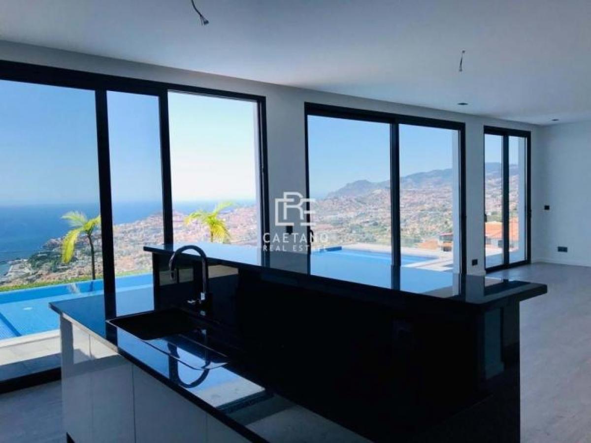 4 bedrooms Villa in Funchal, Portugal No. 316