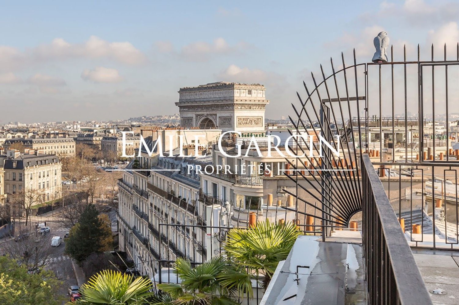 4 bedrooms Apartment in Paris, France No. 168032
