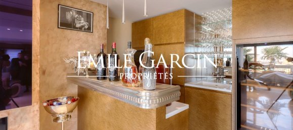 4 bedrooms Apartment in Paris, France No. 168032 12