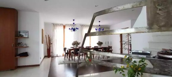 5 bedrooms Villa in Caravaggio, Italy No. 371595 2